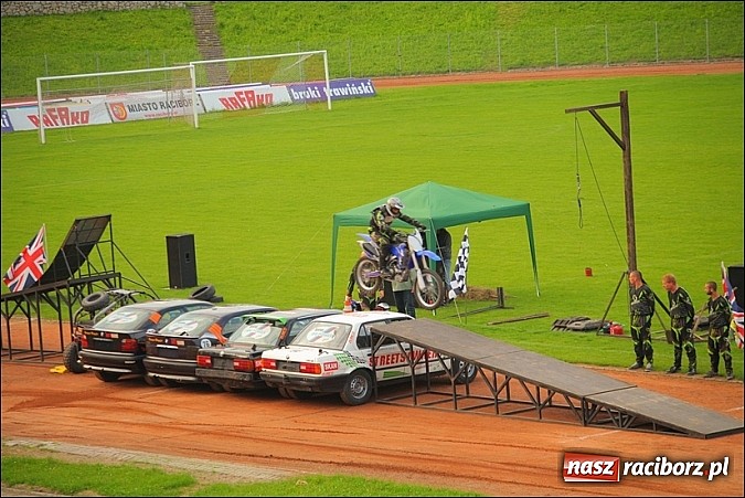 Zdjęcie w galerii na portalu naszraciborz.pl: Freestyle Streets Owners - doskonałe kaskaderskie show na stadionie wiadomości z regionu