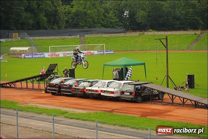 Zdjęcie w galerii na portalu naszraciborz.pl: Freestyle Streets Owners - doskonałe kaskaderskie show na stadionie wiadomości z regionu