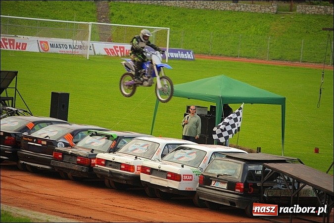 Zdjęcie w galerii na portalu naszraciborz.pl: Freestyle Streets Owners - doskonałe kaskaderskie show na stadionie wiadomości z regionu