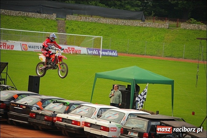 Zdjęcie w galerii na portalu naszraciborz.pl: Freestyle Streets Owners - doskonałe kaskaderskie show na stadionie wiadomości z regionu