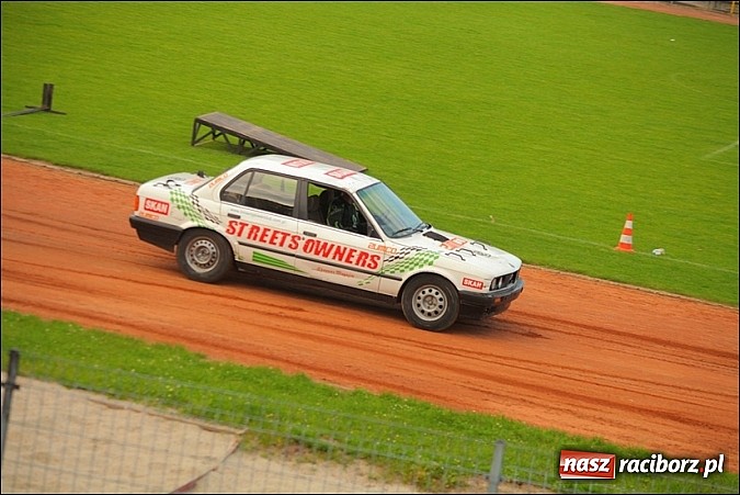 Zdjęcie w galerii na portalu naszraciborz.pl: Freestyle Streets Owners - doskonałe kaskaderskie show na stadionie wiadomości z regionu