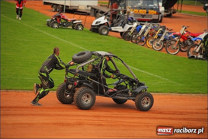 Zdjęcie w galerii na portalu naszraciborz.pl: Freestyle Streets Owners - doskonałe kaskaderskie show na stadionie wiadomości z regionu