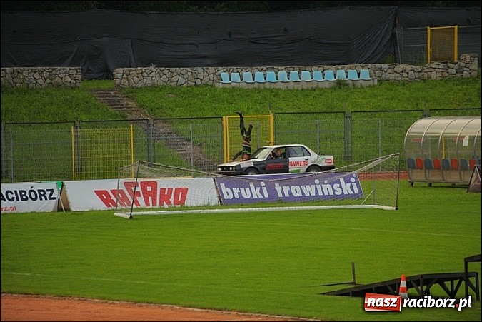 Zdjęcie w galerii na portalu naszraciborz.pl: Freestyle Streets Owners - doskonałe kaskaderskie show na stadionie wiadomości z regionu