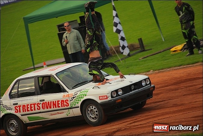 Zdjęcie w galerii na portalu naszraciborz.pl: Freestyle Streets Owners - doskonałe kaskaderskie show na stadionie wiadomości z regionu