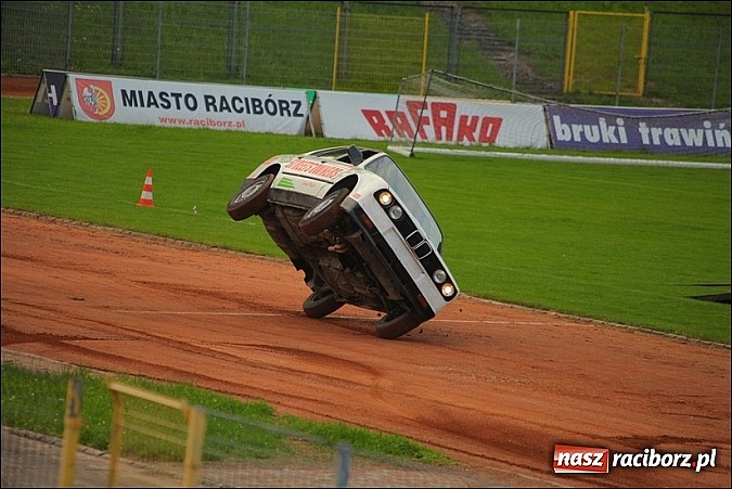 Zdjęcie w galerii na portalu naszraciborz.pl: Freestyle Streets Owners - doskonałe kaskaderskie show na stadionie wiadomości z regionu