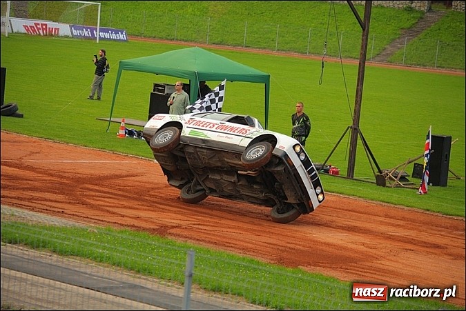 Zdjęcie w galerii na portalu naszraciborz.pl: Freestyle Streets Owners - doskonałe kaskaderskie show na stadionie wiadomości z regionu