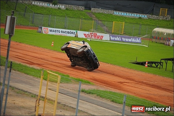 Zdjęcie w galerii na portalu naszraciborz.pl: Freestyle Streets Owners - doskonałe kaskaderskie show na stadionie wiadomości z regionu