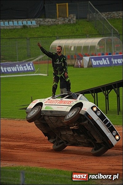 Zdjęcie w galerii na portalu naszraciborz.pl: Freestyle Streets Owners - doskonałe kaskaderskie show na stadionie wiadomości z regionu
