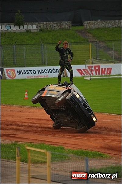 Zdjęcie w galerii na portalu naszraciborz.pl: Freestyle Streets Owners - doskonałe kaskaderskie show na stadionie wiadomości z regionu