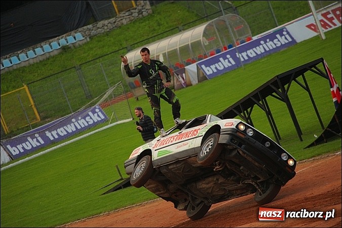 Zdjęcie w galerii na portalu naszraciborz.pl: Freestyle Streets Owners - doskonałe kaskaderskie show na stadionie wiadomości z regionu