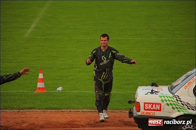 Zdjęcie w galerii na portalu naszraciborz.pl: Freestyle Streets Owners - doskonałe kaskaderskie show na stadionie wiadomości z regionu