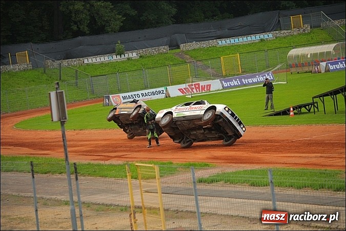 Zdjęcie w galerii na portalu naszraciborz.pl: Freestyle Streets Owners - doskonałe kaskaderskie show na stadionie wiadomości z regionu