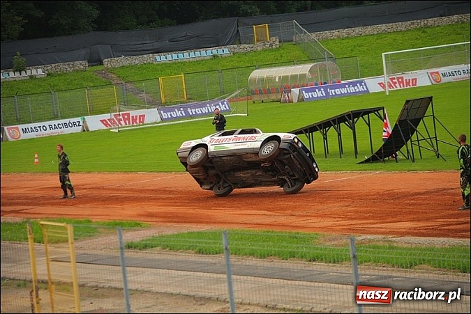 Zdjęcie w galerii na portalu naszraciborz.pl: Freestyle Streets Owners - doskonałe kaskaderskie show na stadionie wiadomości z regionu