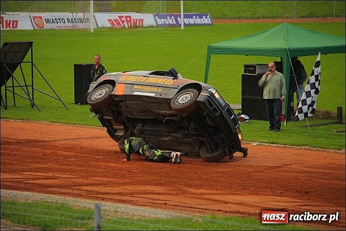 Zdjęcie w galerii na portalu naszraciborz.pl: Freestyle Streets Owners - doskonałe kaskaderskie show na stadionie wiadomości z regionu