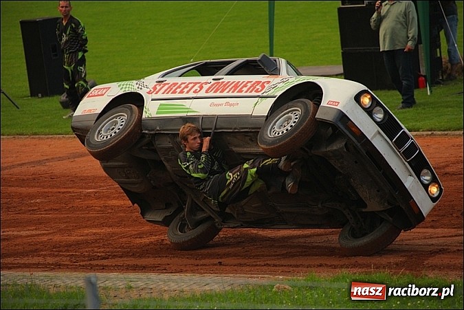 Zdjęcie w galerii na portalu naszraciborz.pl: Freestyle Streets Owners - doskonałe kaskaderskie show na stadionie wiadomości z regionu