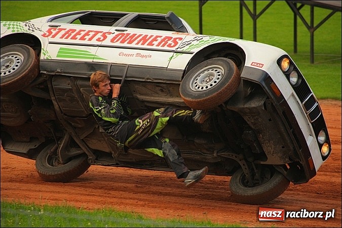 Zdjęcie w galerii na portalu naszraciborz.pl: Freestyle Streets Owners - doskonałe kaskaderskie show na stadionie wiadomości z regionu