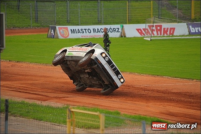 Zdjęcie w galerii na portalu naszraciborz.pl: Freestyle Streets Owners - doskonałe kaskaderskie show na stadionie wiadomości z regionu