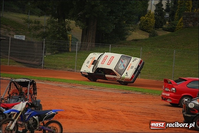 Zdjęcie w galerii na portalu naszraciborz.pl: Freestyle Streets Owners - doskonałe kaskaderskie show na stadionie wiadomości z regionu