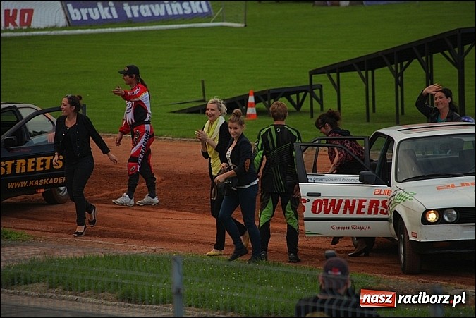 Zdjęcie w galerii na portalu naszraciborz.pl: Freestyle Streets Owners - doskonałe kaskaderskie show na stadionie wiadomości z regionu