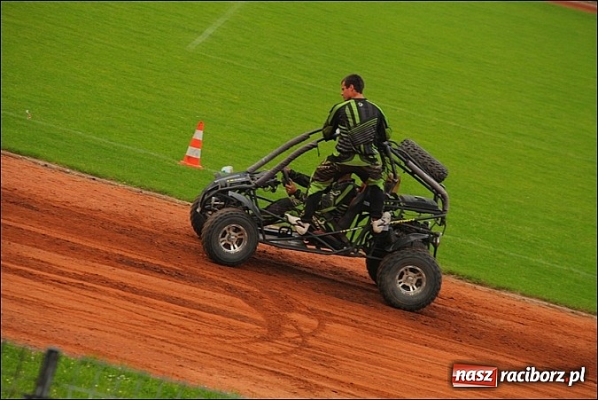 Zdjęcie w galerii na portalu naszraciborz.pl: Freestyle Streets Owners - doskonałe kaskaderskie show na stadionie wiadomości z regionu