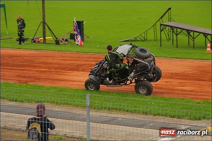 Zdjęcie w galerii na portalu naszraciborz.pl: Freestyle Streets Owners - doskonałe kaskaderskie show na stadionie wiadomości z regionu