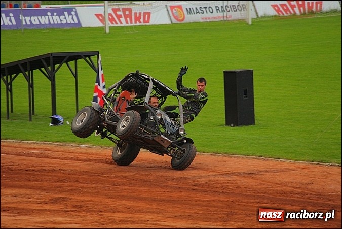 Zdjęcie w galerii na portalu naszraciborz.pl: Freestyle Streets Owners - doskonałe kaskaderskie show na stadionie wiadomości z regionu