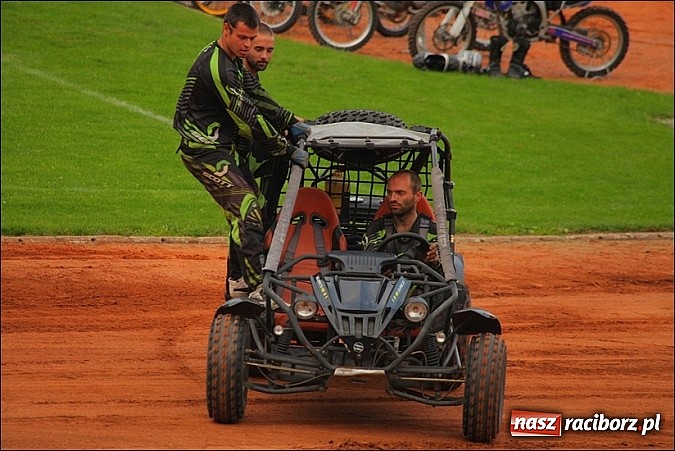 Zdjęcie w galerii na portalu naszraciborz.pl: Freestyle Streets Owners - doskonałe kaskaderskie show na stadionie wiadomości z regionu