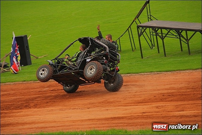 Zdjęcie w galerii na portalu naszraciborz.pl: Freestyle Streets Owners - doskonałe kaskaderskie show na stadionie wiadomości z regionu