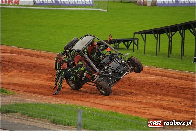 Zdjęcie w galerii na portalu naszraciborz.pl: Freestyle Streets Owners - doskonałe kaskaderskie show na stadionie wiadomości z regionu