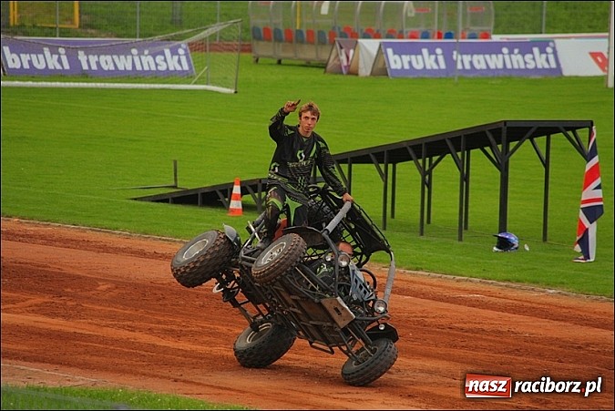 Zdjęcie w galerii na portalu naszraciborz.pl: Freestyle Streets Owners - doskonałe kaskaderskie show na stadionie wiadomości z regionu
