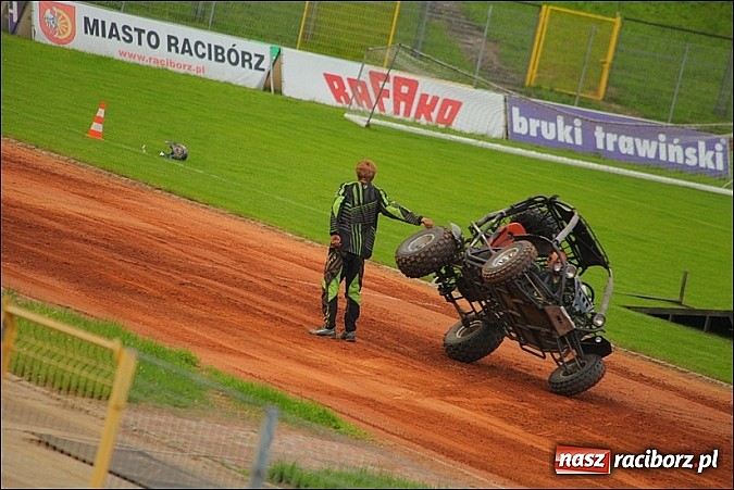 Zdjęcie w galerii na portalu naszraciborz.pl: Freestyle Streets Owners - doskonałe kaskaderskie show na stadionie wiadomości z regionu
