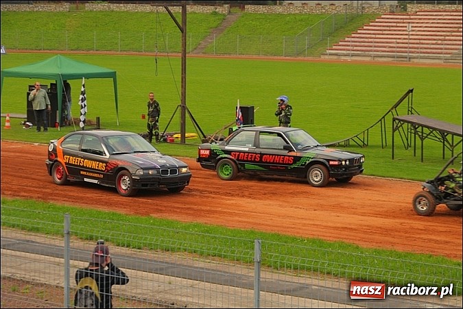 Zdjęcie w galerii na portalu naszraciborz.pl: Freestyle Streets Owners - doskonałe kaskaderskie show na stadionie wiadomości z regionu
