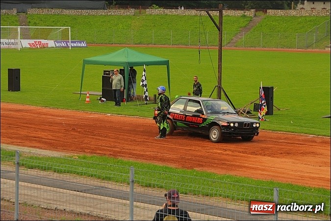Zdjęcie w galerii na portalu naszraciborz.pl: Freestyle Streets Owners - doskonałe kaskaderskie show na stadionie wiadomości z regionu