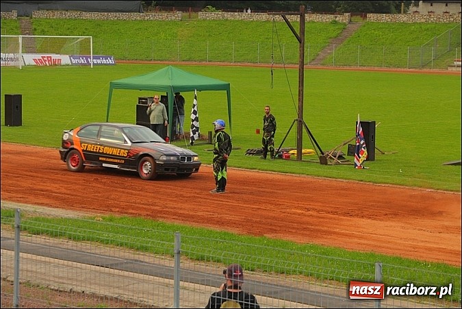 Zdjęcie w galerii na portalu naszraciborz.pl: Freestyle Streets Owners - doskonałe kaskaderskie show na stadionie wiadomości z regionu