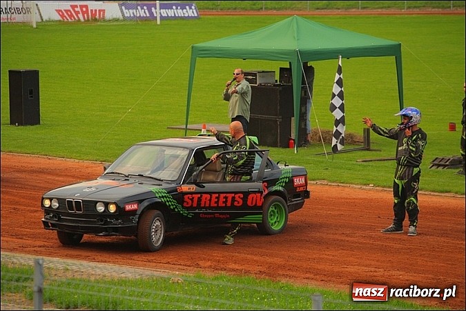 Zdjęcie w galerii na portalu naszraciborz.pl: Freestyle Streets Owners - doskonałe kaskaderskie show na stadionie wiadomości z regionu
