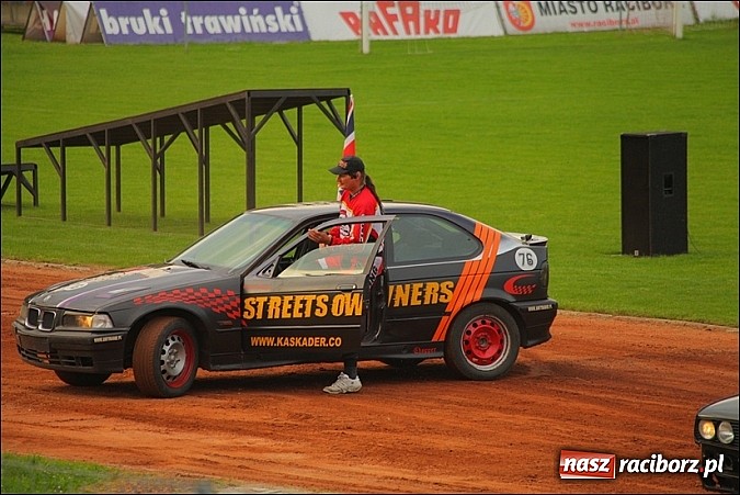 Zdjęcie w galerii na portalu naszraciborz.pl: Freestyle Streets Owners - doskonałe kaskaderskie show na stadionie wiadomości z regionu