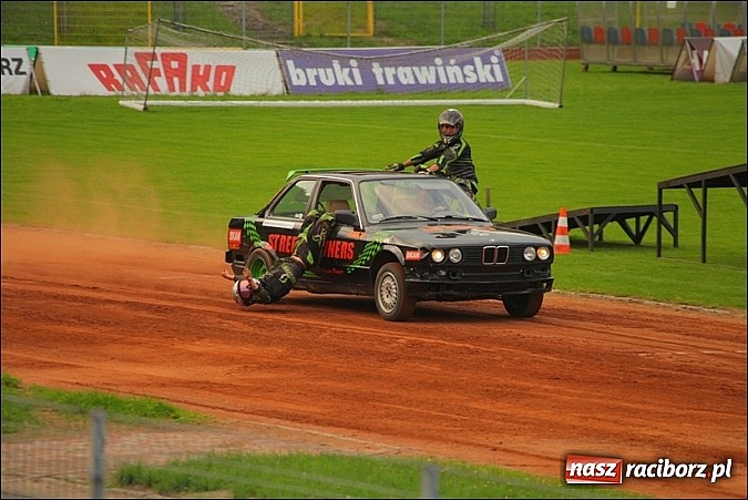 Zdjęcie w galerii na portalu naszraciborz.pl: Freestyle Streets Owners - doskonałe kaskaderskie show na stadionie wiadomości z regionu