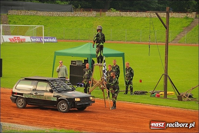 Zdjęcie w galerii na portalu naszraciborz.pl: Freestyle Streets Owners - doskonałe kaskaderskie show na stadionie wiadomości z regionu