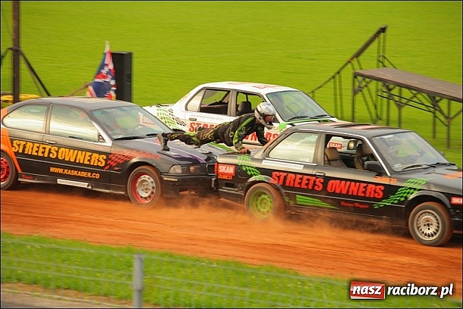 Zdjęcie w galerii na portalu naszraciborz.pl: Freestyle Streets Owners - doskonałe kaskaderskie show na stadionie wiadomości z regionu