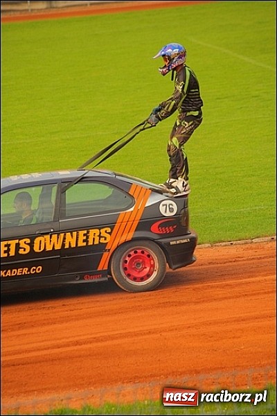 Zdjęcie w galerii na portalu naszraciborz.pl: Freestyle Streets Owners - doskonałe kaskaderskie show na stadionie wiadomości z regionu