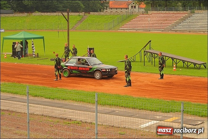 Zdjęcie w galerii na portalu naszraciborz.pl: Freestyle Streets Owners - doskonałe kaskaderskie show na stadionie wiadomości z regionu