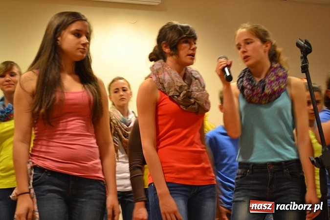 Zdjęcie w galerii na portalu naszraciborz.pl: Uczniowie Szkoły Muzycznej z Rydułtów na zamku wiadomości z regionu