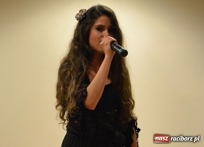 Zdjęcie w galerii na portalu naszraciborz.pl: Uczniowie Szkoły Muzycznej z Rydułtów na zamku wiadomości z regionu