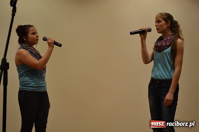 Zdjęcie w galerii na portalu naszraciborz.pl: Uczniowie Szkoły Muzycznej z Rydułtów na zamku wiadomości z regionu