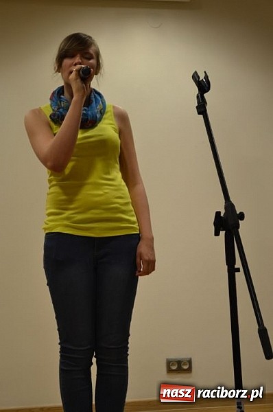 Zdjęcie w galerii na portalu naszraciborz.pl: Uczniowie Szkoły Muzycznej z Rydułtów na zamku wiadomości z regionu