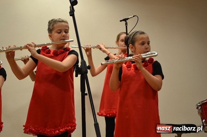Zdjęcie w galerii na portalu naszraciborz.pl: Uczniowie Szkoły Muzycznej z Rydułtów na zamku wiadomości z regionu