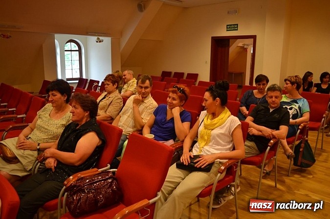 Zdjęcie w galerii na portalu naszraciborz.pl: Uczniowie Szkoły Muzycznej z Rydułtów na zamku wiadomości z regionu