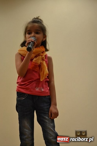 Zdjęcie w galerii na portalu naszraciborz.pl: Uczniowie Szkoły Muzycznej z Rydułtów na zamku wiadomości z regionu