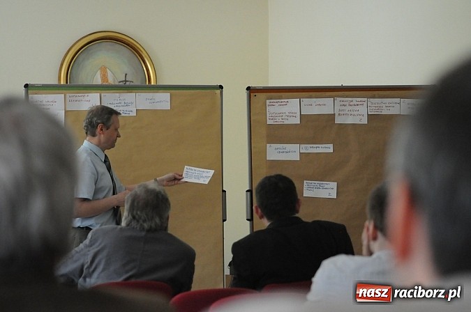 Zdjęcie w galerii na portalu naszraciborz.pl: W starym opactwie szukali pomysłów na rozwój ziemi raciborskiej wiadomości z regionu