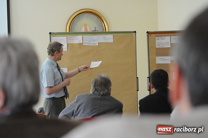 Zdjęcie w galerii na portalu naszraciborz.pl: W starym opactwie szukali pomysłów na rozwój ziemi raciborskiej wiadomości z regionu